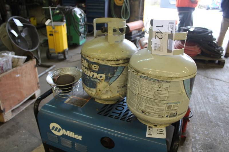 lot 142 image: Lot of (2) 5-Gallon Propane Tanks, Protemp Construction Heater 16,000 BTU