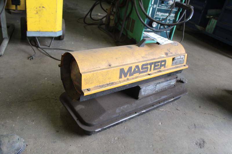 lot 144 image: Master Kerosene Forced Air Heater 75,000 BTU