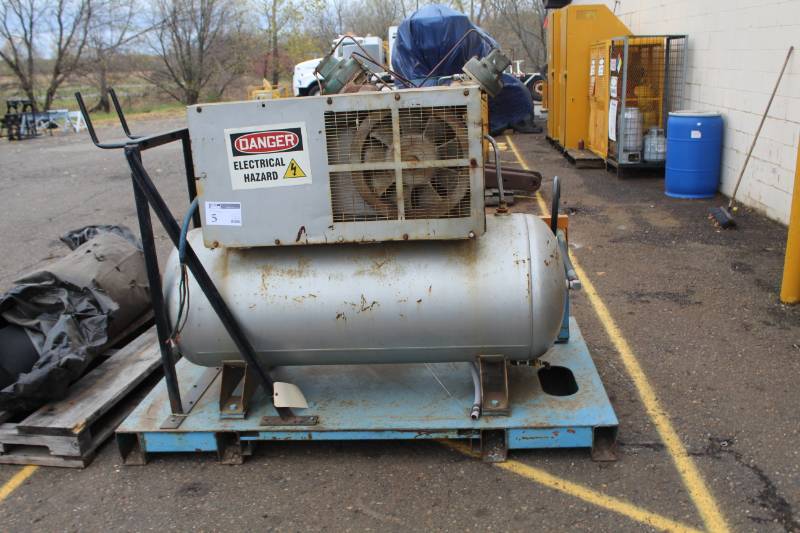 lot 5 image: Ingersoll-Rand Air Compressor