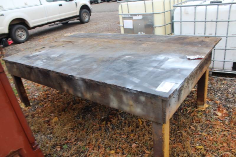 lot 9 image: Welding Table