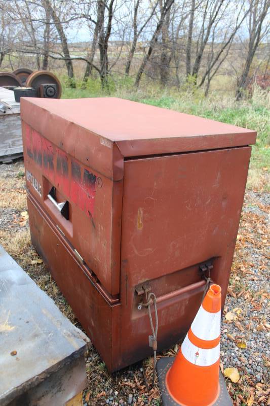 lot 7 image: Metal Site Job Box