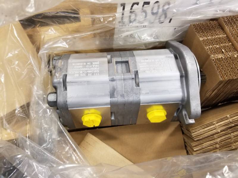 lot 117 image: 2012 Turolla Open Circuit Gear Tandem Gear Pump GR2 Fixed Displacement