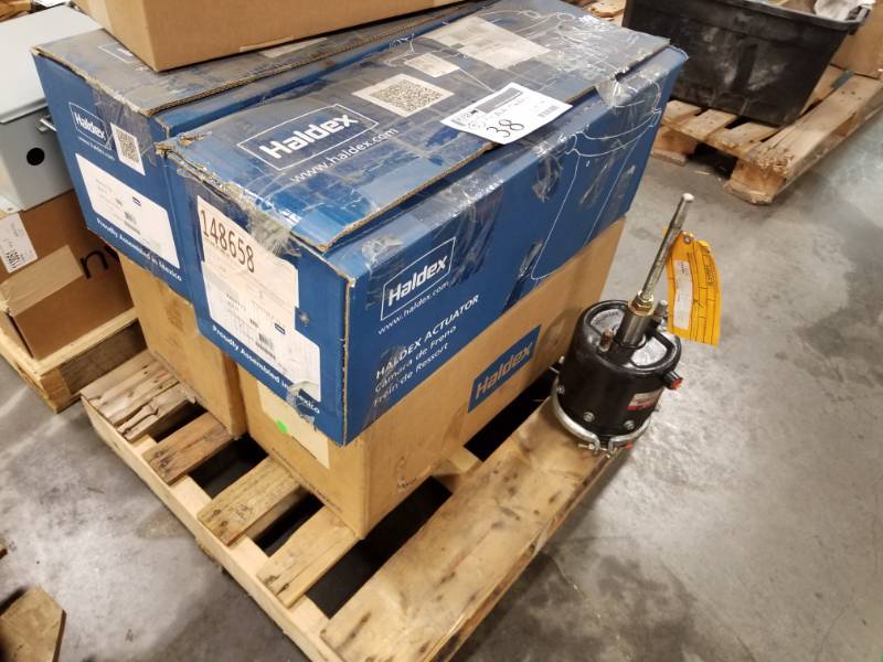 lot 38 image: Lot of (5) 2014 Haldex Air Brake Actuator Brake Chamber-Maxibrake 2