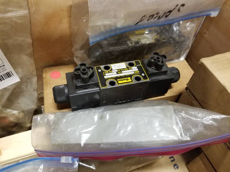 lot 45 image: Lot of (5) Parker 5000 PSI Hydraulic Valve