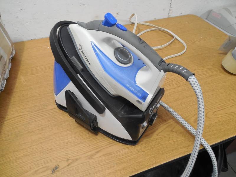 lot 39 image: Senza Dual Performance Steam Iron