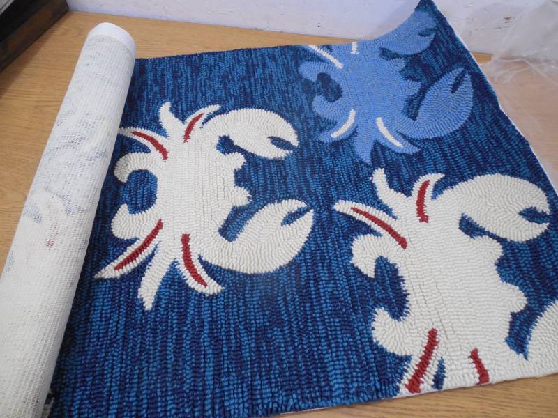 lot 66 image: IndoorOutdoor Beachcomber Crab Navy Rug - 2 X 3
