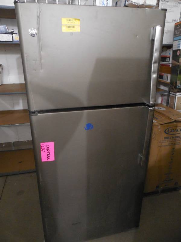 lot 67 image: GE 20.8-cu ft Top-Freezer Refrigerator (Slate)