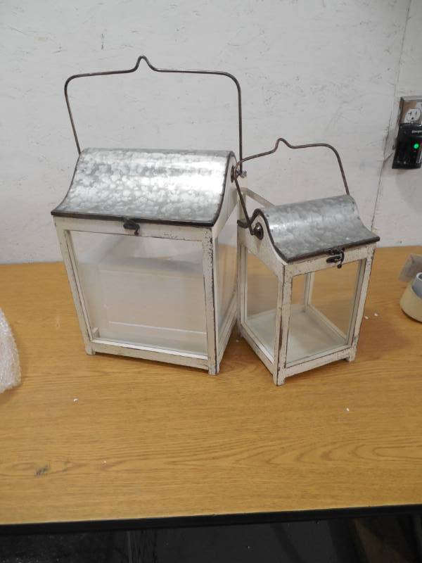 lot 69 image: Glitzhome Farmhouse Wooden Metal Lantern (Set of 2)
