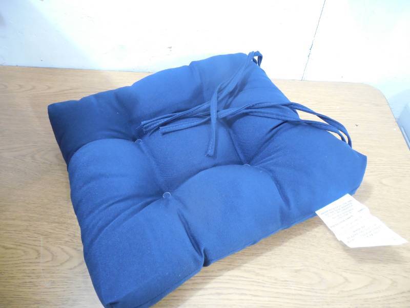 lot 70 image: (4) 16 SOLID TWILL SQUARE CUSHIONS - NAVY