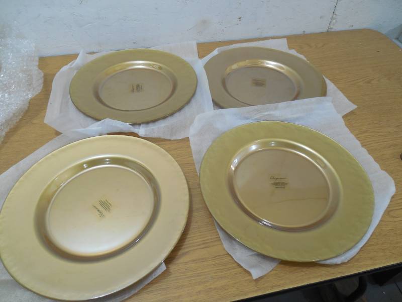 lot 71 image: (4) ELEGANCE HAND PAINTED GLASS PLATES