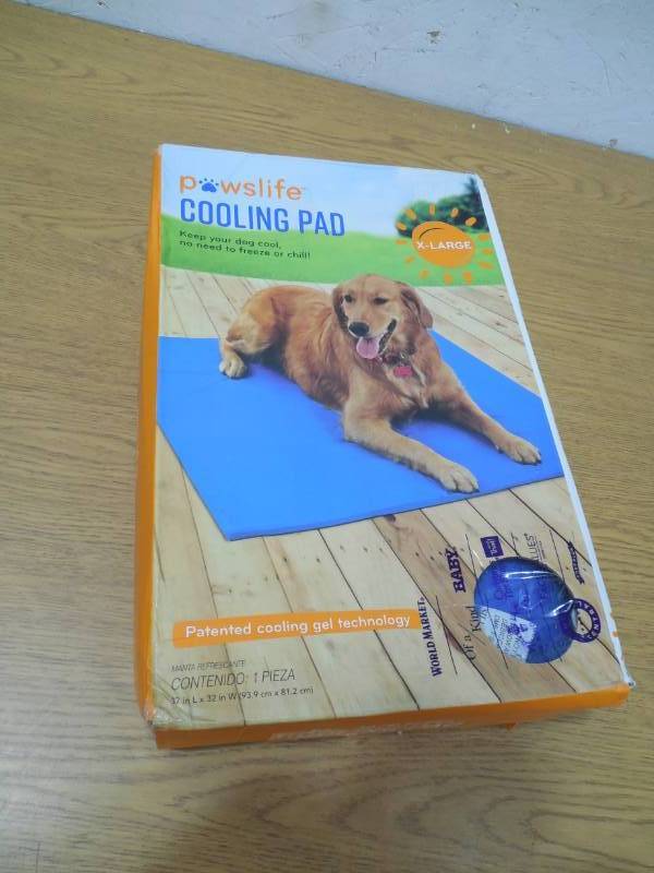 lot 101 image: Pawslife X-Large Cool Pad in Blue