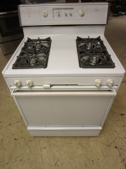 lot 207 image: WHIRLPOOL GAS RANGE