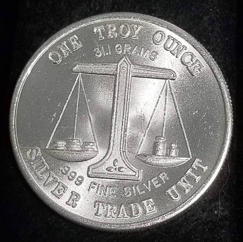 1 TROY OZ. .999 FINE SILVER EAGLE WITH FLAG TRADE UNIT