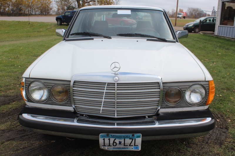 lot 4376 image: 1983 Mercedes-Benz 240 Series D  - Turbo Diesel - 129,316 Miles -