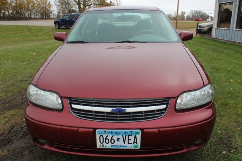 lot 4392 image: 2002 Chevrolet Malibu LS - One Owner -