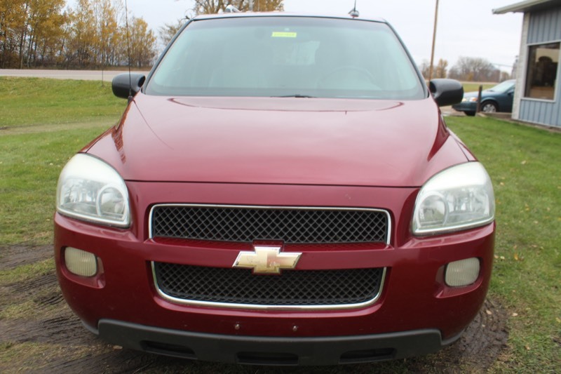 lot 4393 image: 2005 Chevrolet Uplander LT - 2 Owner -