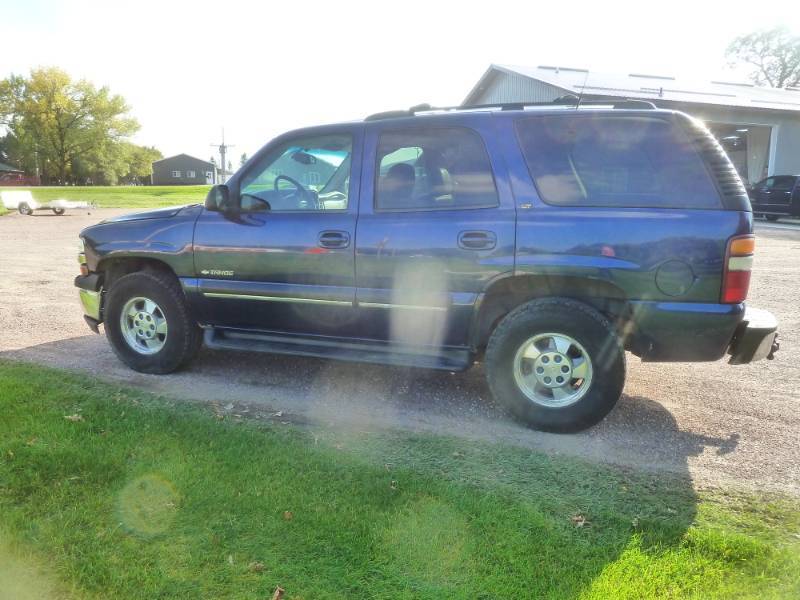 lot 6 image: 2001 Chevy Tahoe