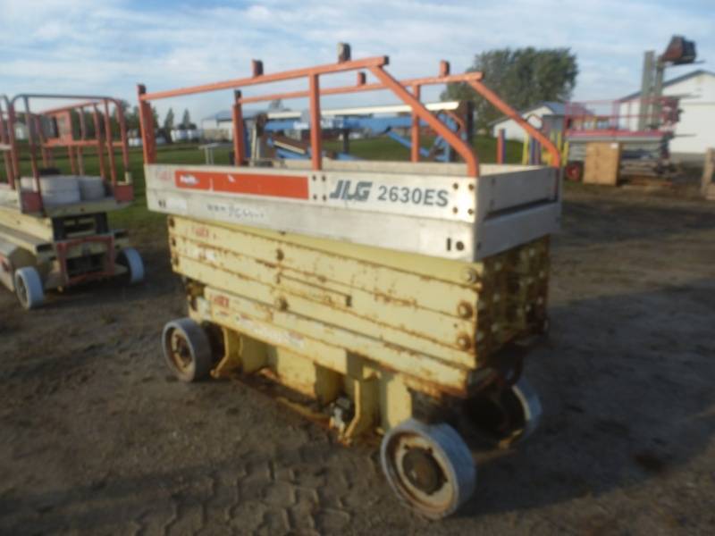 lot 25A image: JLG 2630 es