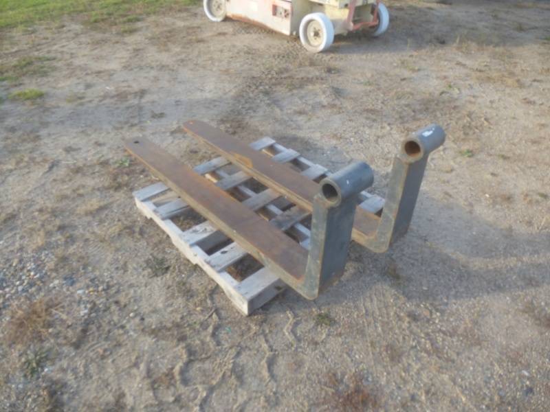 lot 10 image: Lull Fork Set