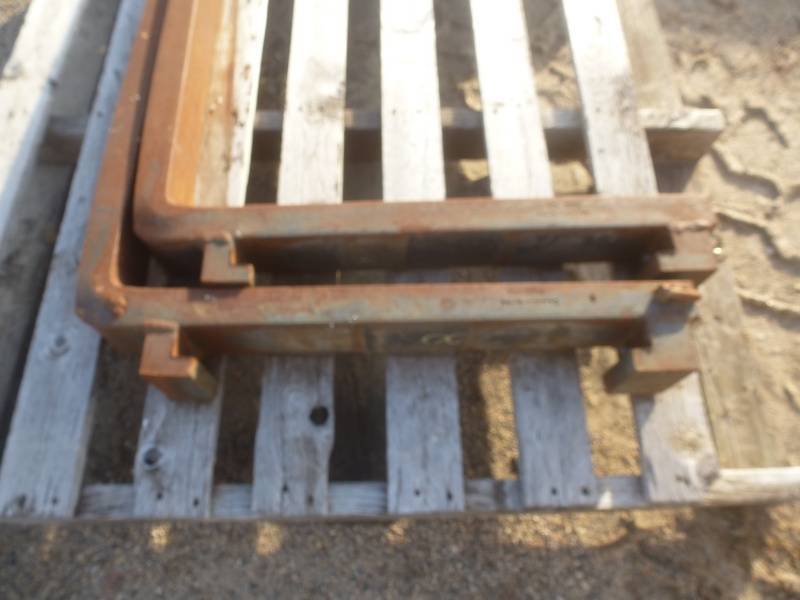 lot 11 image: Fork Lift Forks