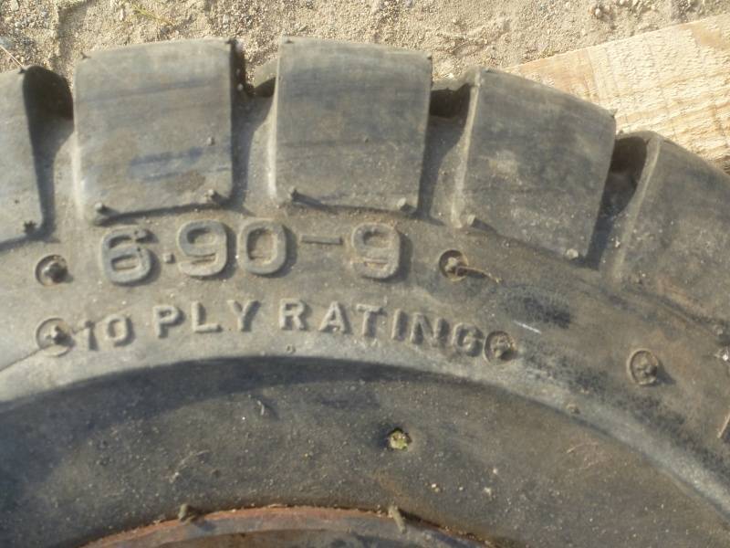 lot 22 image: Forklift Tirerim 6.90 - 9