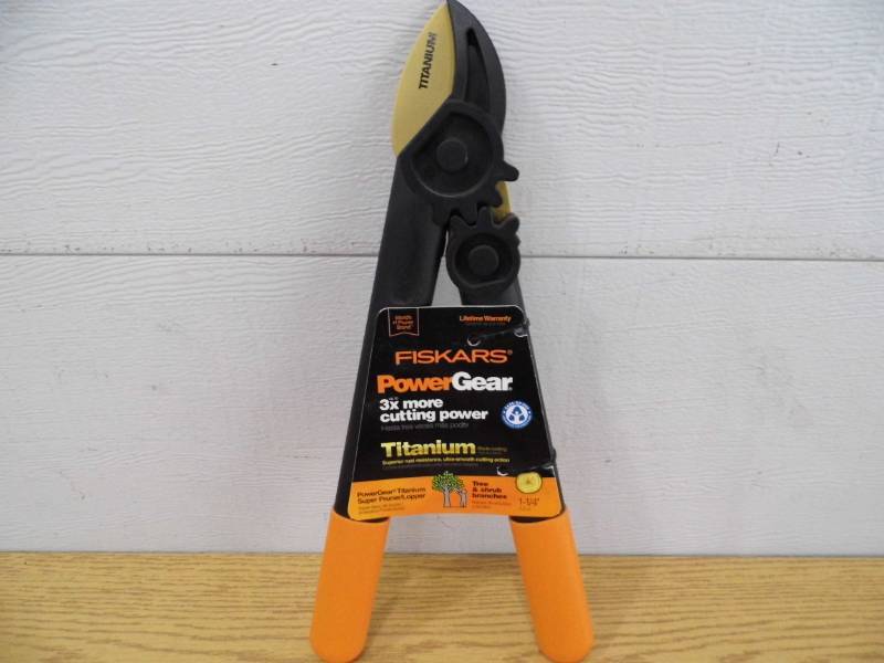 lot 6 image: Fiskars Pruner