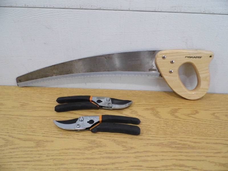 lot 8 image: Fiskars Tree Saw - 2 Pair Fiskars Cutters