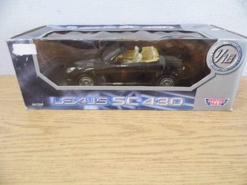 lot 14 image: Lexus S430 Diecast Car