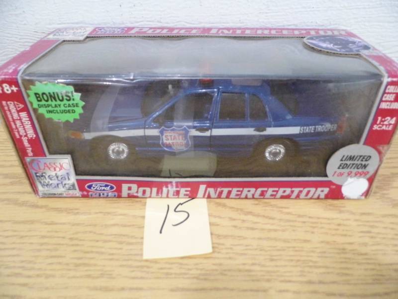 lot 15 image: 1999 For Police Interceptor Diecast