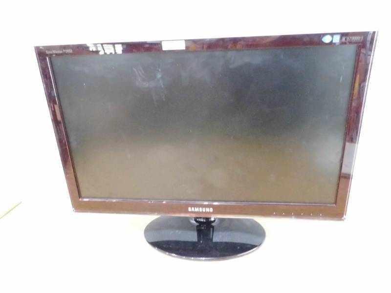 lot 24 image: Samsung Monitor