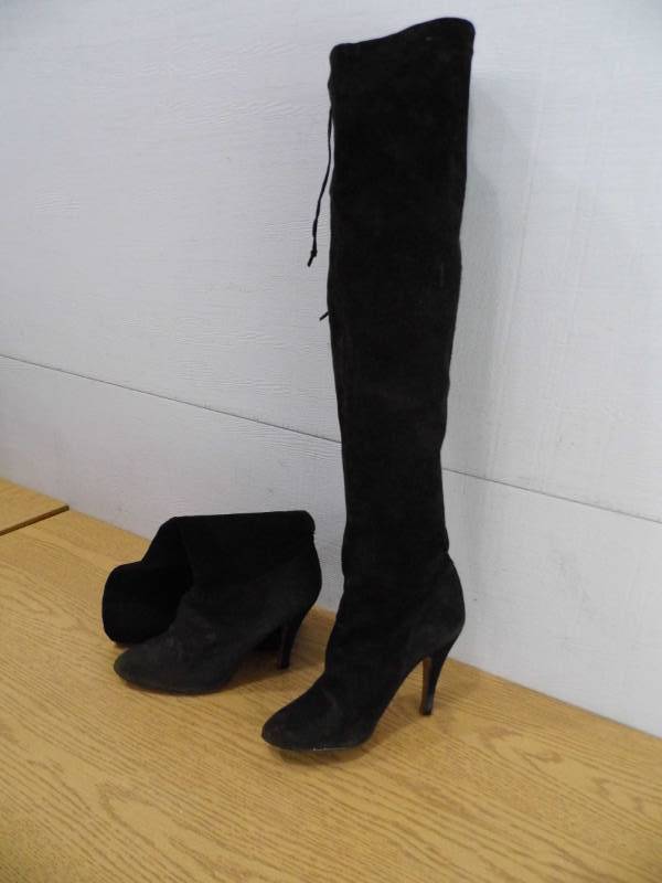lot 28 image: The Wild Pair Boots