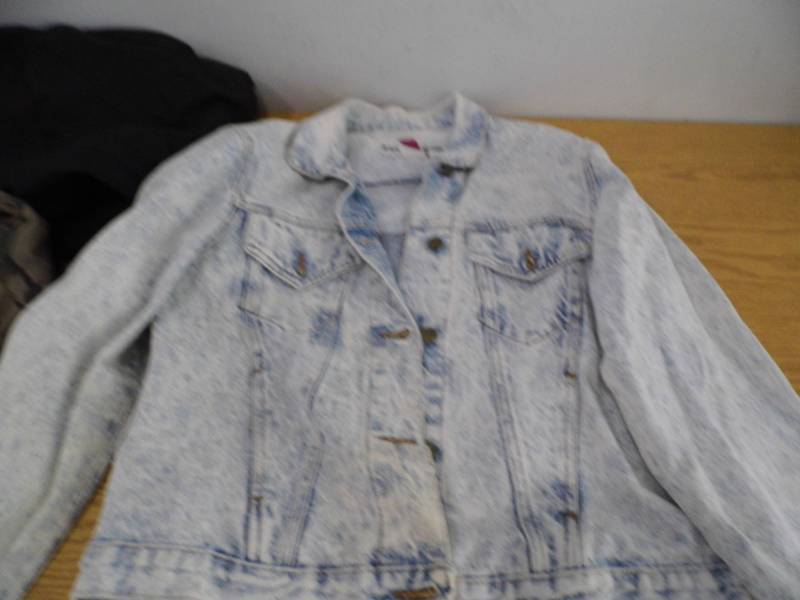 lot 32 image: Assorted Clothing