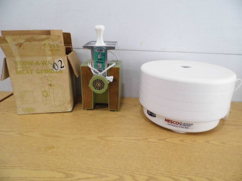 lot 40 image: Nesco Dehydrator - Meat Grinder