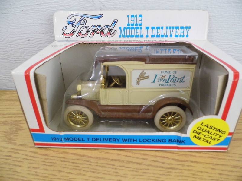 lot 48 image: Ertl Ford 1913 Model T