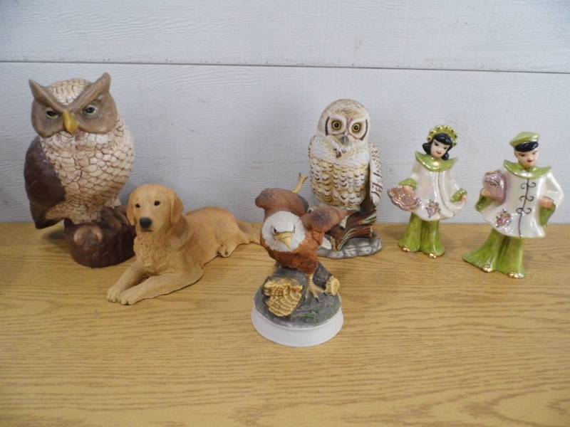 lot 54 image: Decor