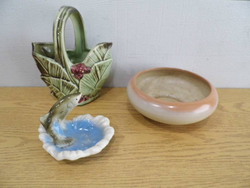 lot 83 image: McCoy Basket - Frankoma Floral Bowl - Fish