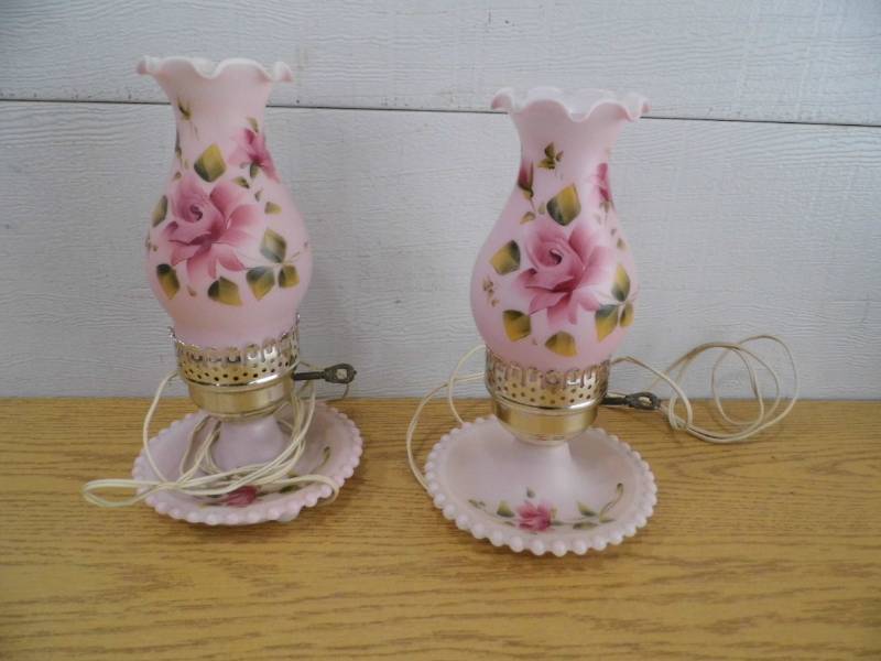 lot 86 image: Pair Pink Painted Lamps