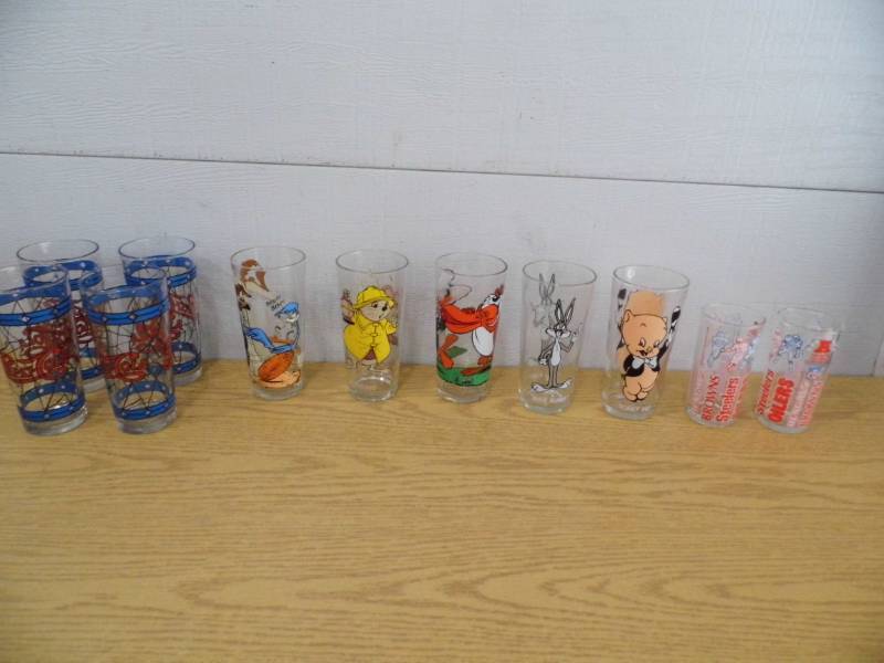 lot 88 image: Pepsi Glasses - Warner Bros. Glasses - NFL Glasses