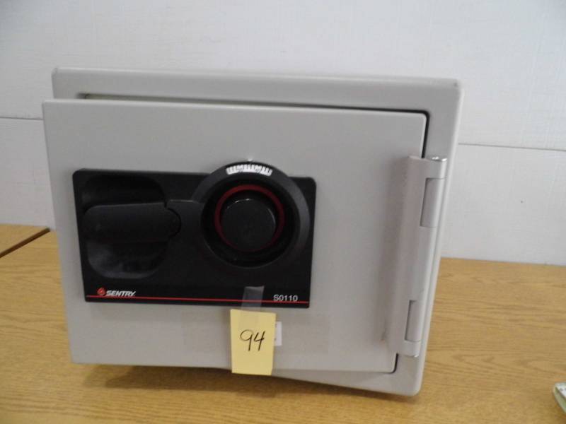 lot 94 image: Sentry Safe