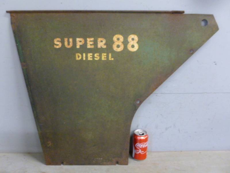 lot 3 image: Vintage Tractor Fender