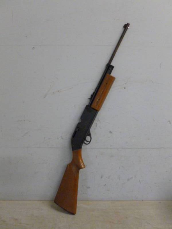 lot 11 image: Air Rifle