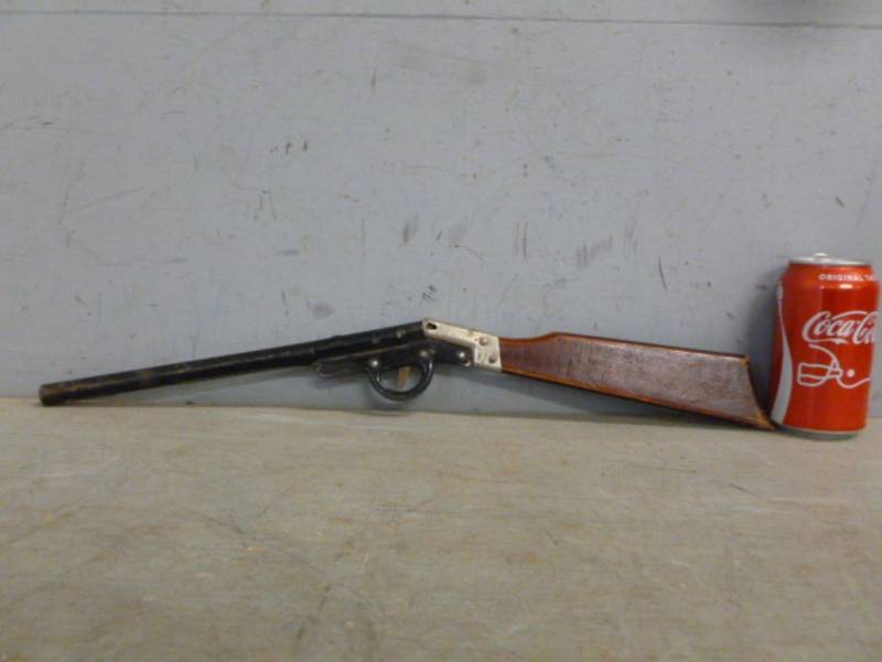 lot 12 image: Vintage Toy Gun