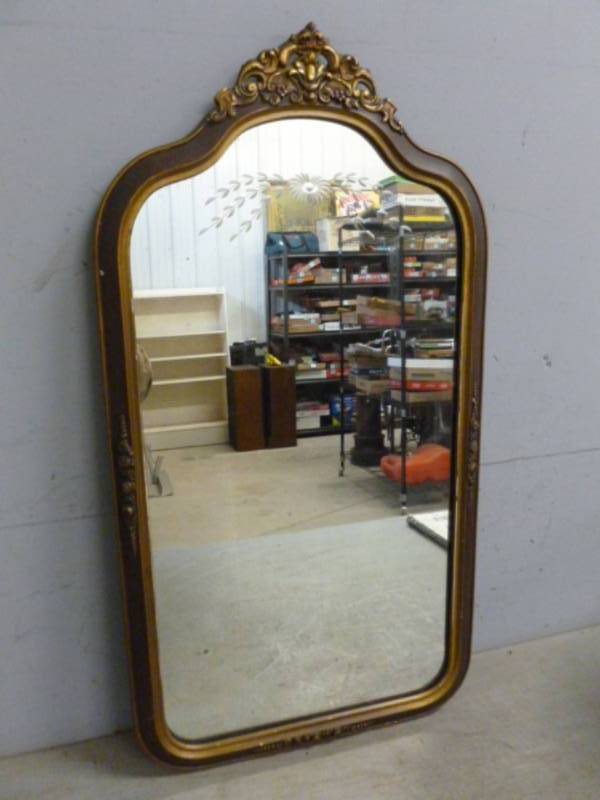 lot 21 image: Vintage Mirror