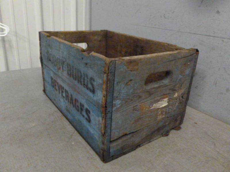 lot 22 image: Vintage Wooden Box