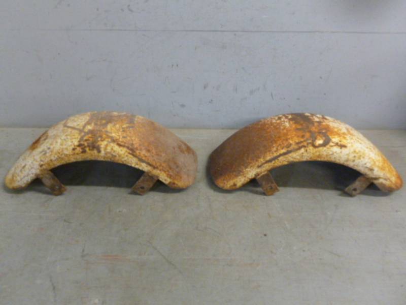 lot 56 image: Trailer Fenders