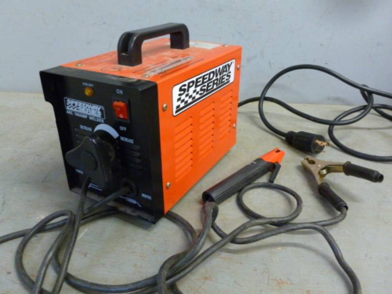 lot 82 image: Portable Welder