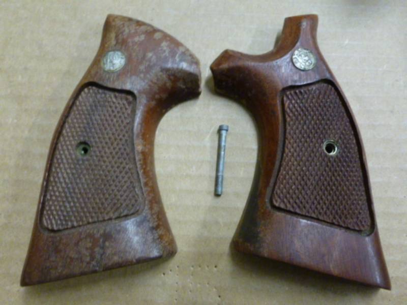 lot 89 image: Pistol Grips