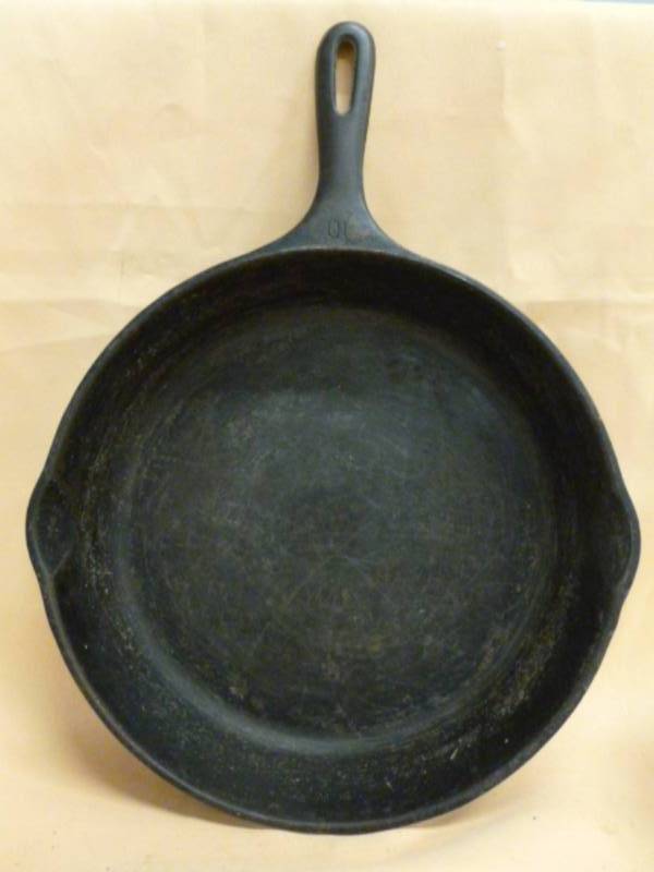 lot 91 image: Vintage Cast Iron Pan