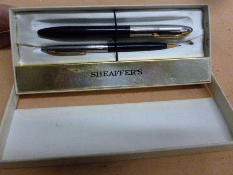lot 96 image: Vintage Pen Set