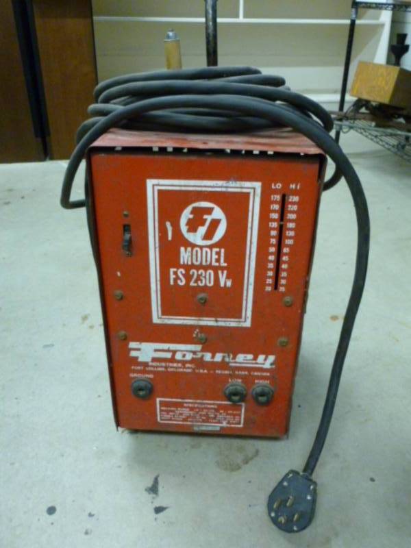lot 101 image: Portable Welder